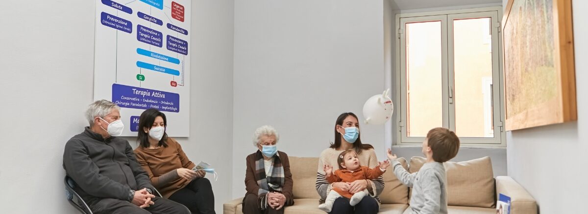 sala di attesa studio odontoiatrico scarozza dentista roma san giovanni roma cure dentali manzoni